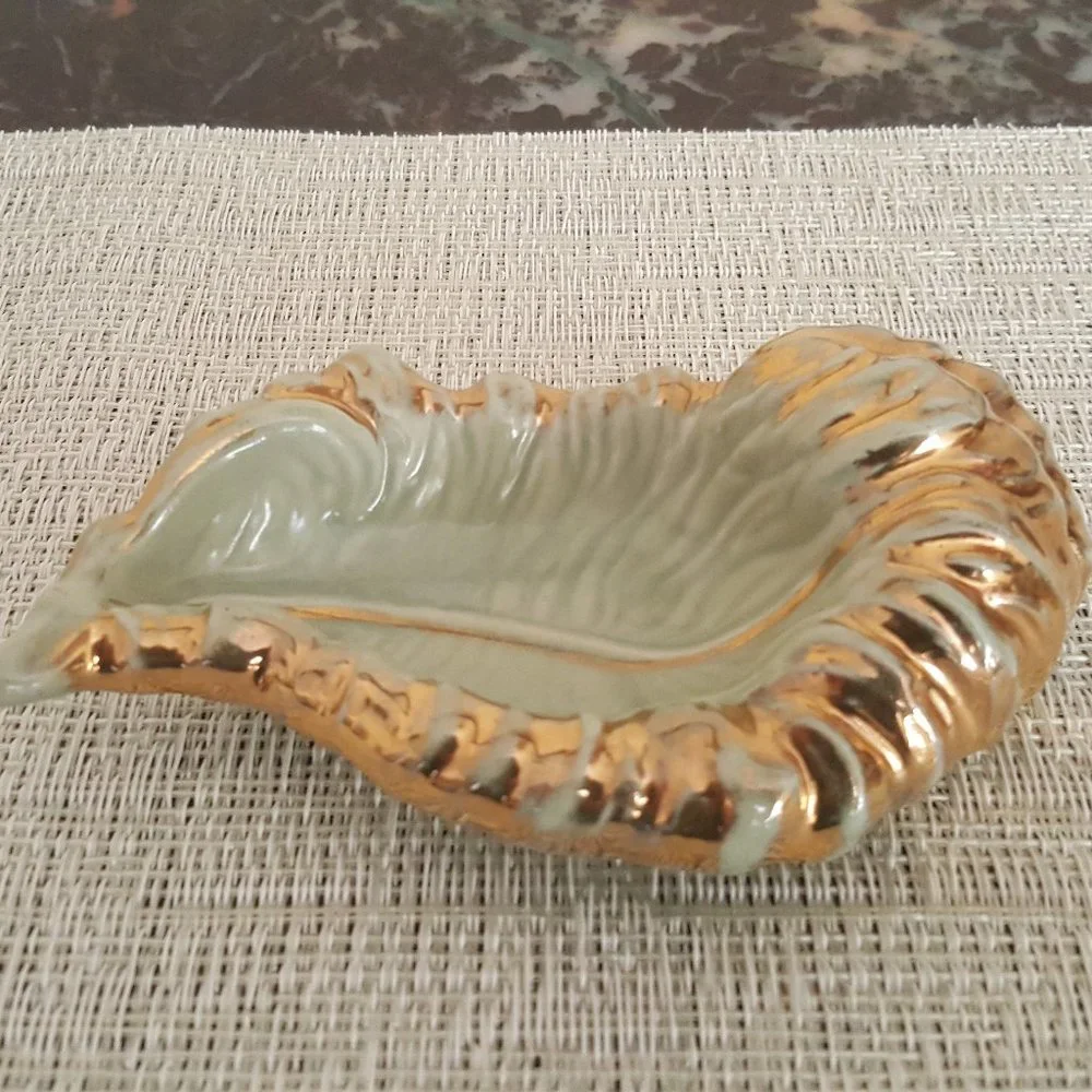Vintage Leaf Shaped Tray Soap Dish Tabletop Decor 5.5 Inches Ceramic Distressed